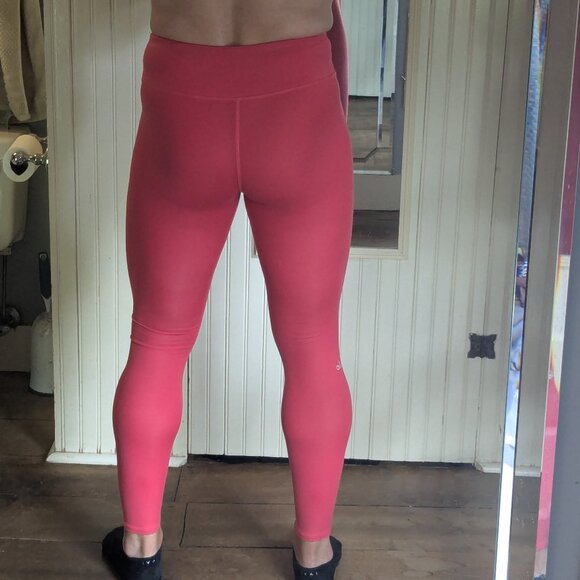 Alo Airbrush - reddish pink Size Small - Picture 6 of 12